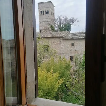 Pensión Hus Stanza Tripla In Asís